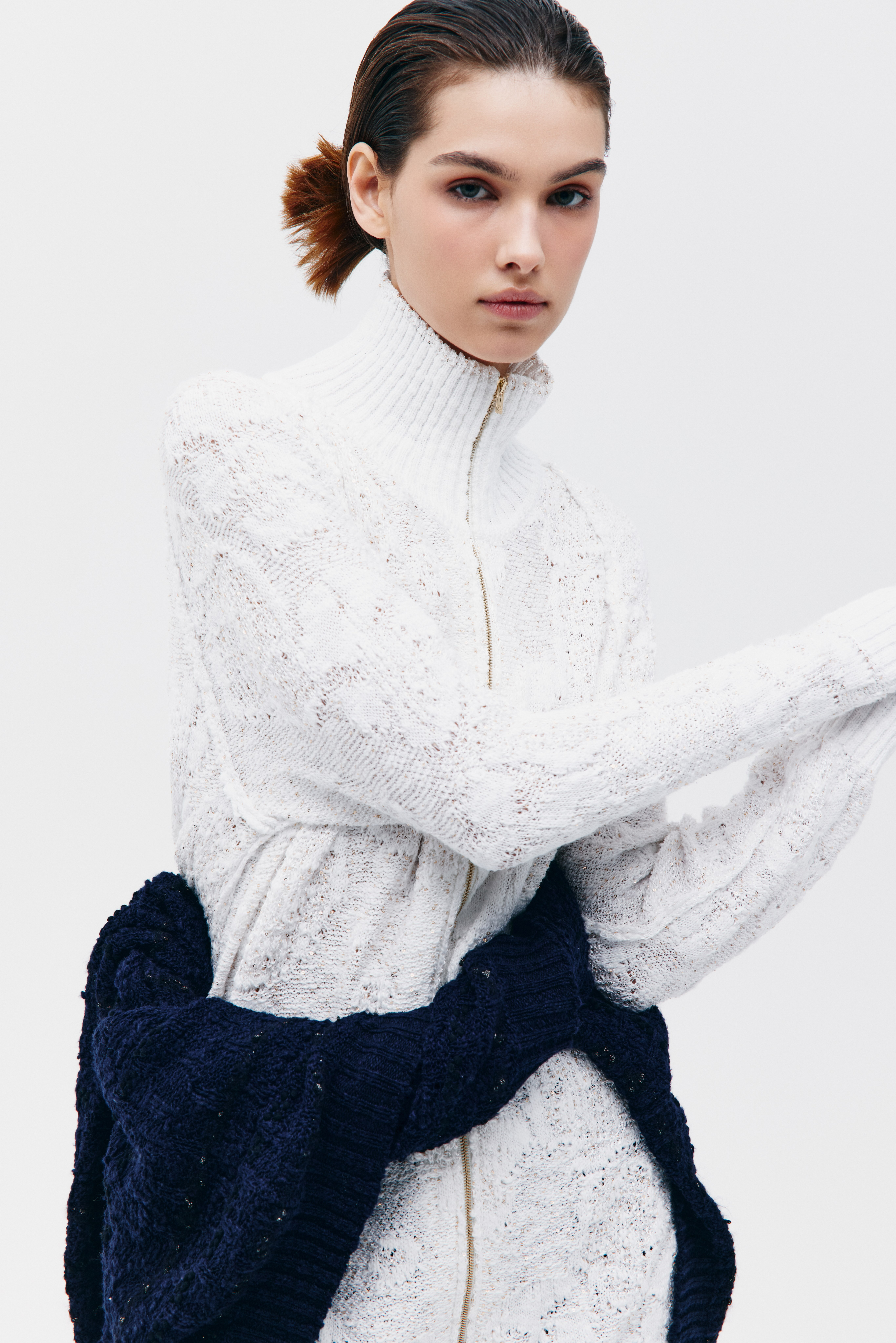 Удлиненный бомбер из фактурного трикотажа, фото 3