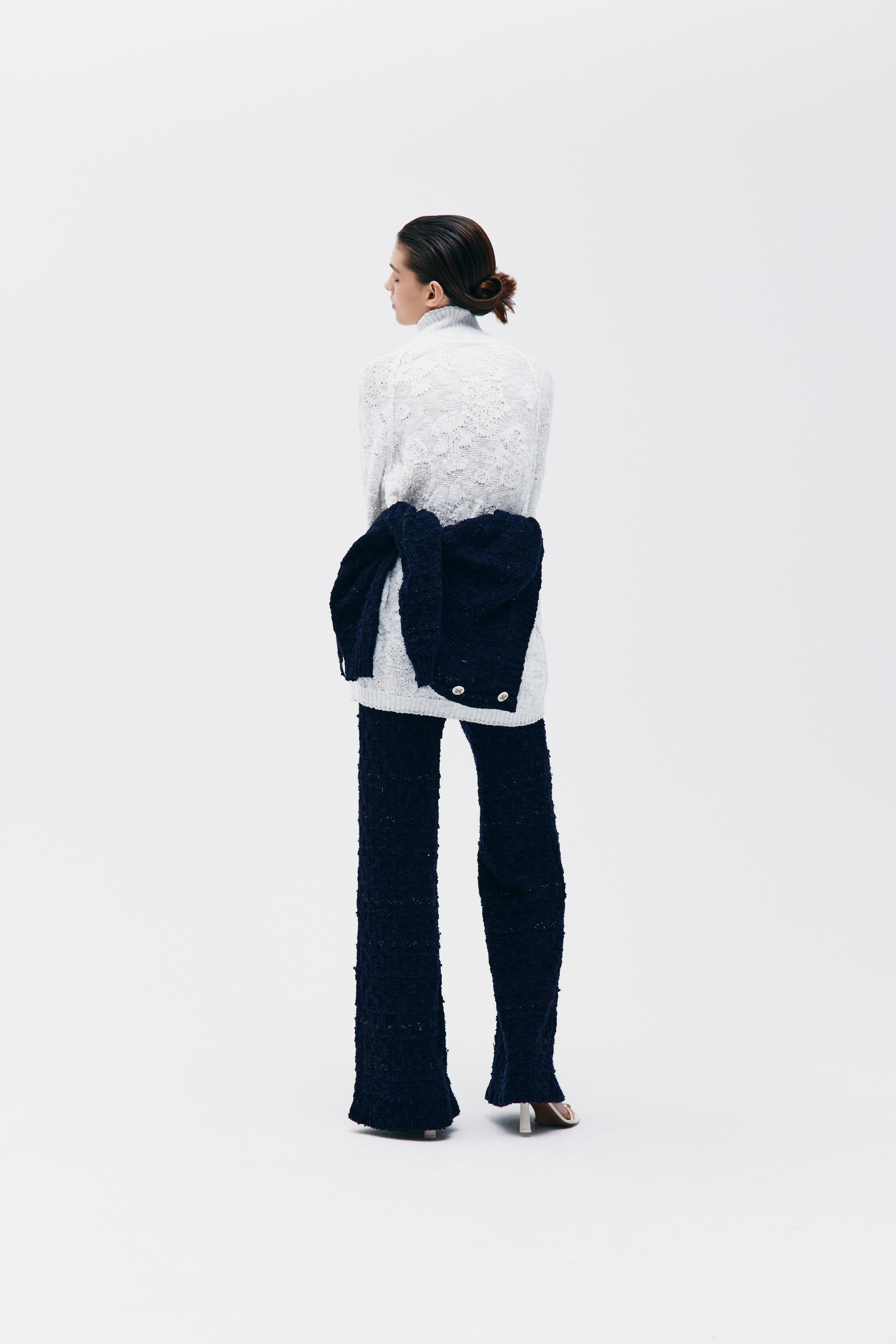 Удлиненный бомбер из фактурного трикотажа, фото 3 Удлиненный бомбер из фактурного трикотажа, фото 3