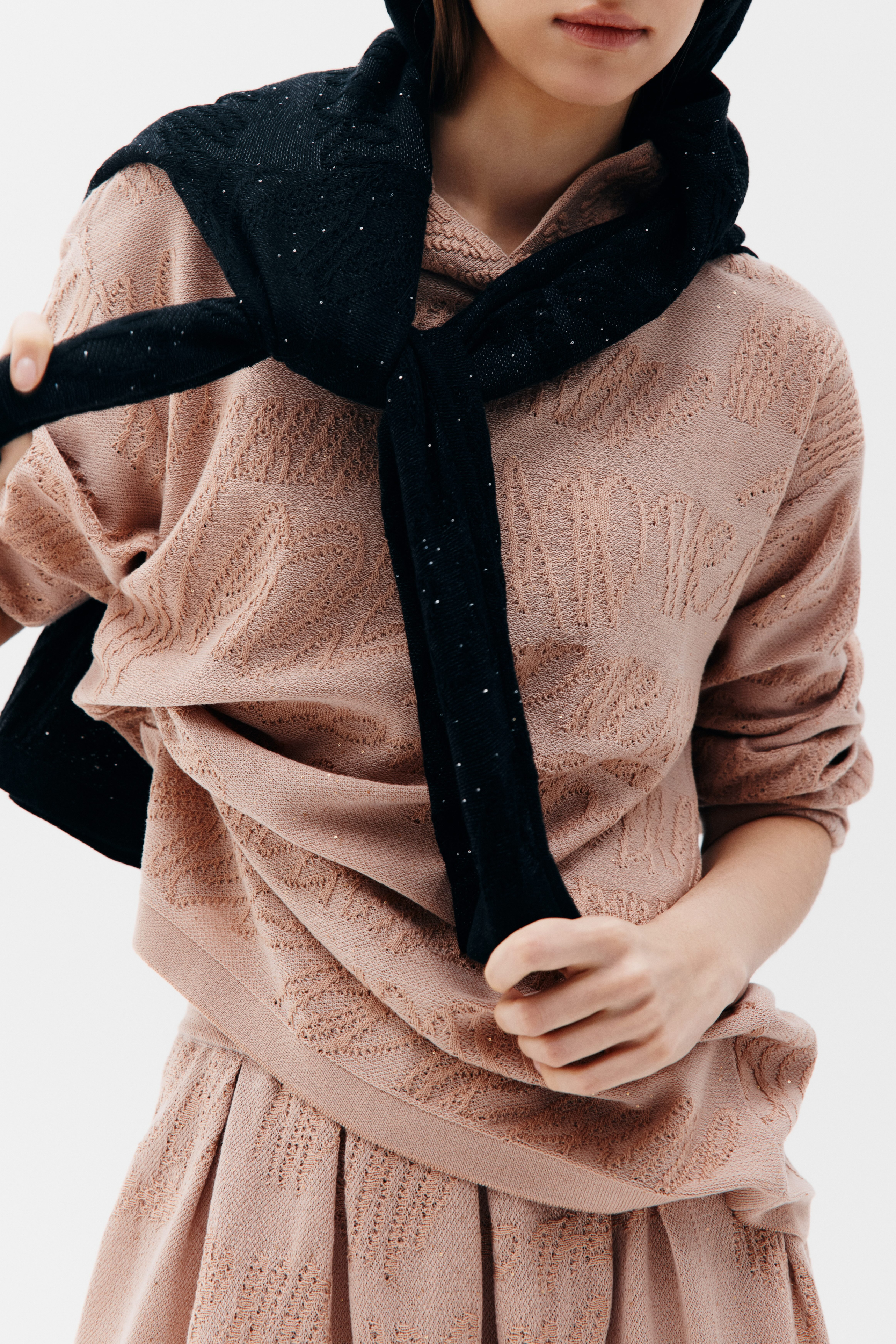 Джемпер с капюшоном, фото 4 Джемпер с капюшоном, фото 4