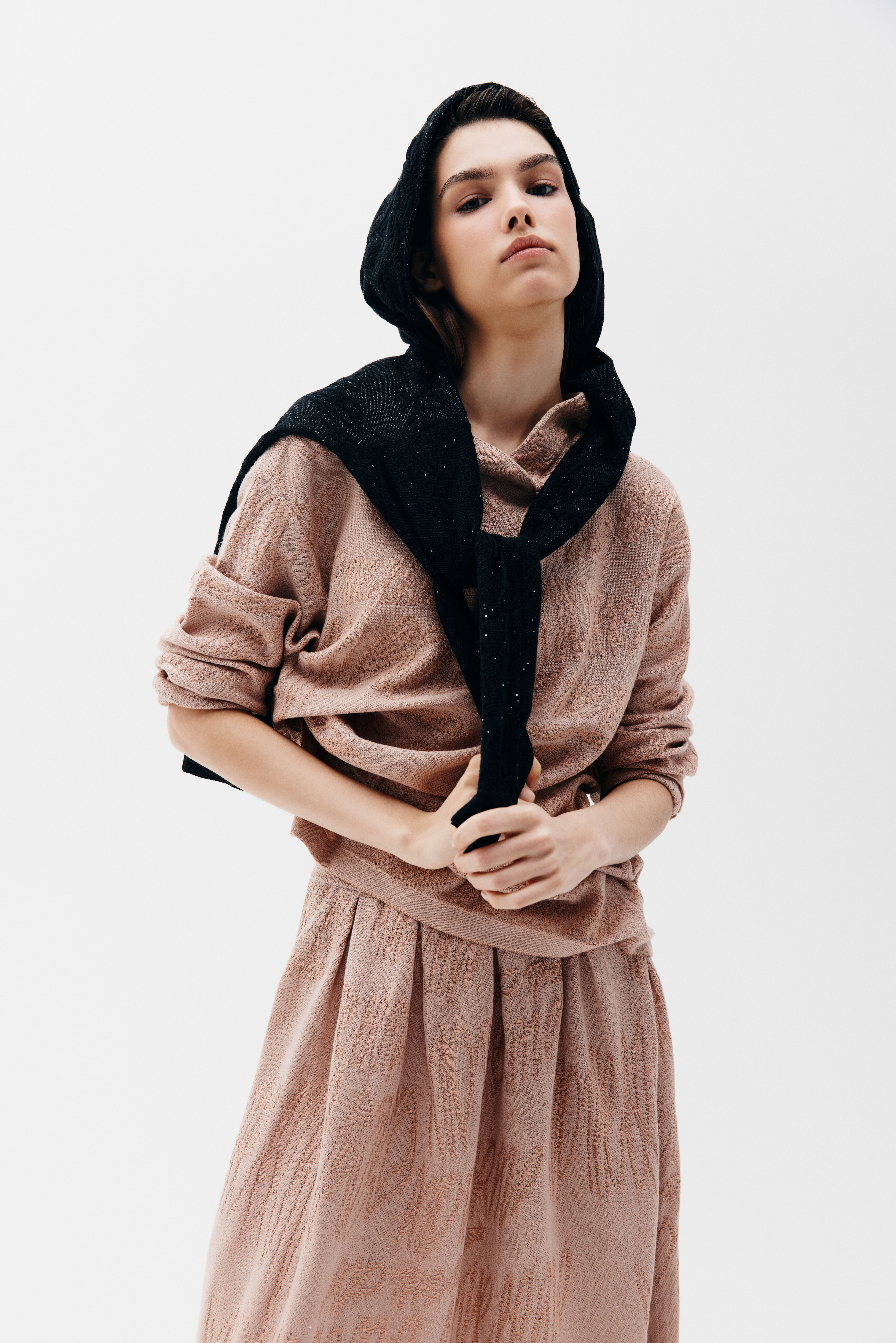 Джемпер с капюшоном, фото 1 Джемпер с капюшоном, фото 1