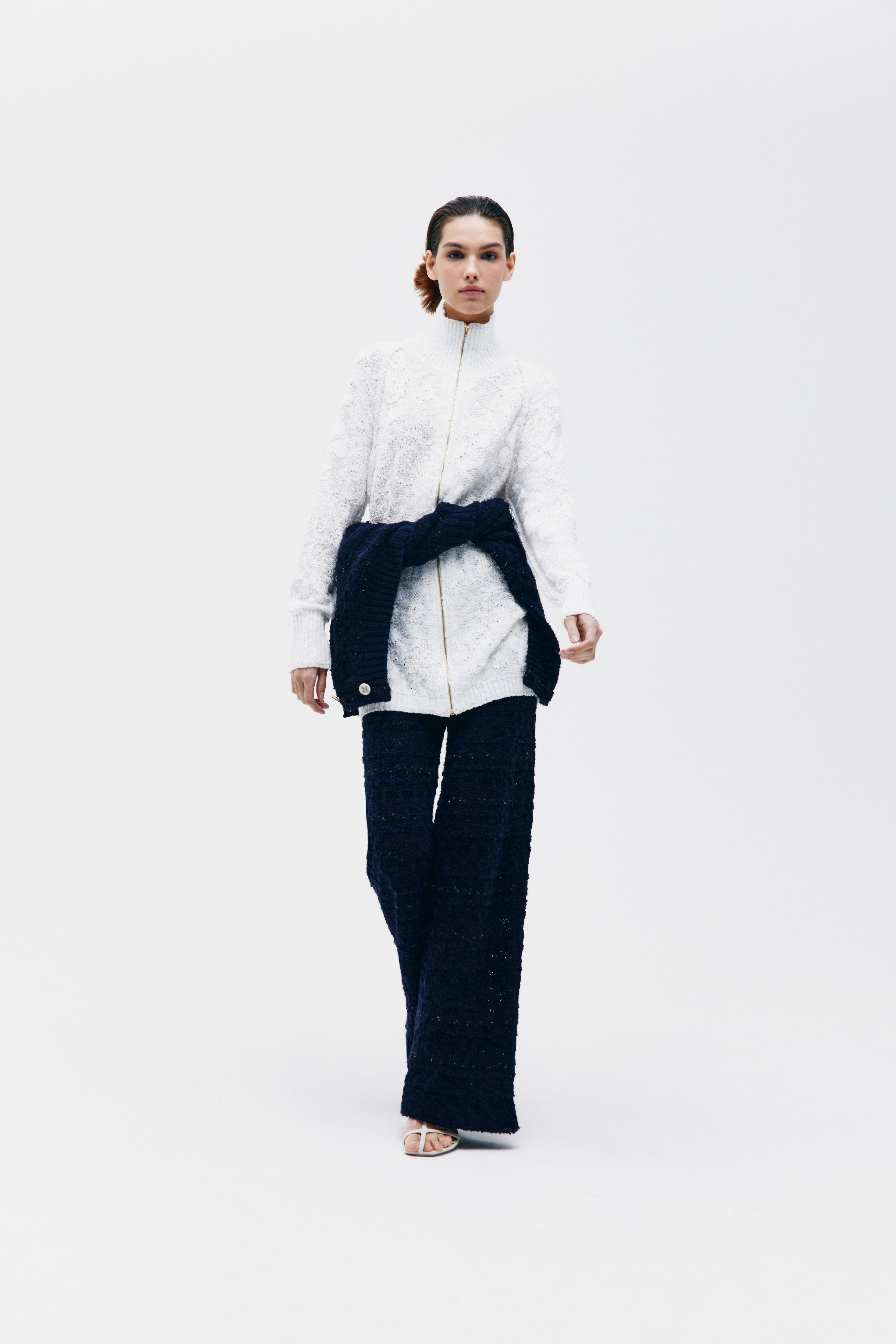 Удлиненный бомбер из фактурного трикотажа, фото 2 Удлиненный бомбер из фактурного трикотажа, фото 2