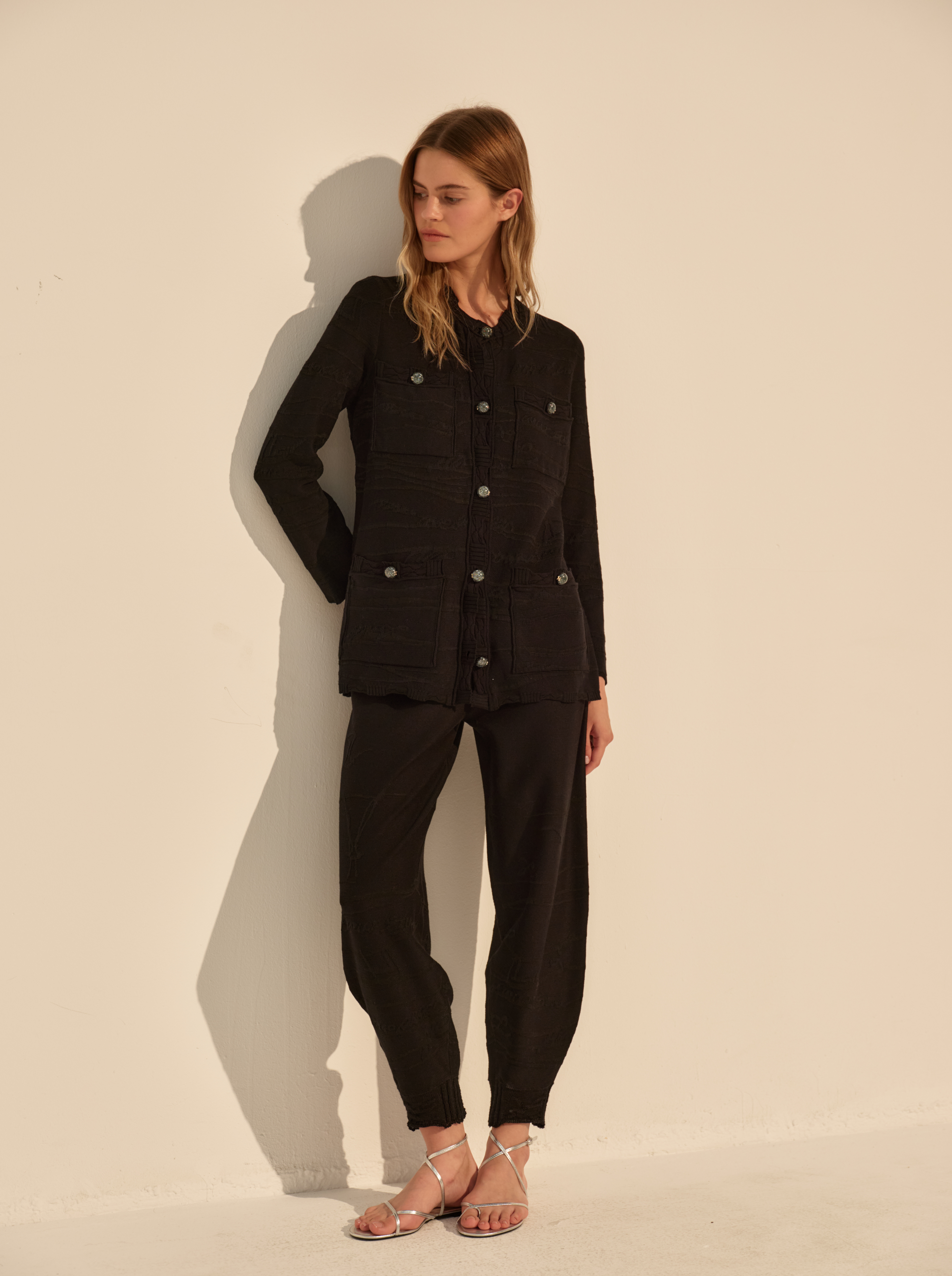 Женские чёрные брюки AND The Brand, зауженный силуэт, хлопок и вискоза, фото 1