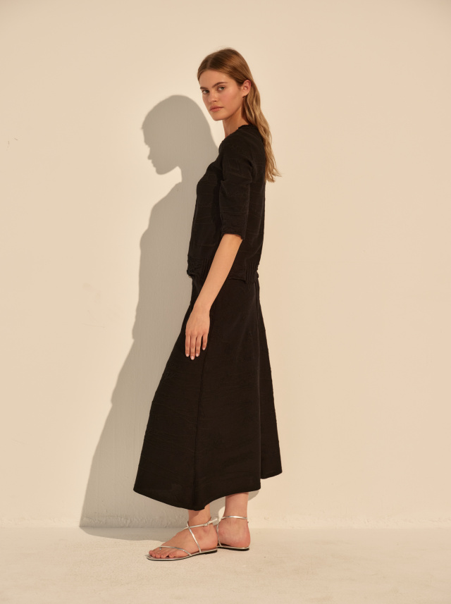 Женский чёрный джемпер AND The Brand с коротким рукавом, фактурный трикотаж