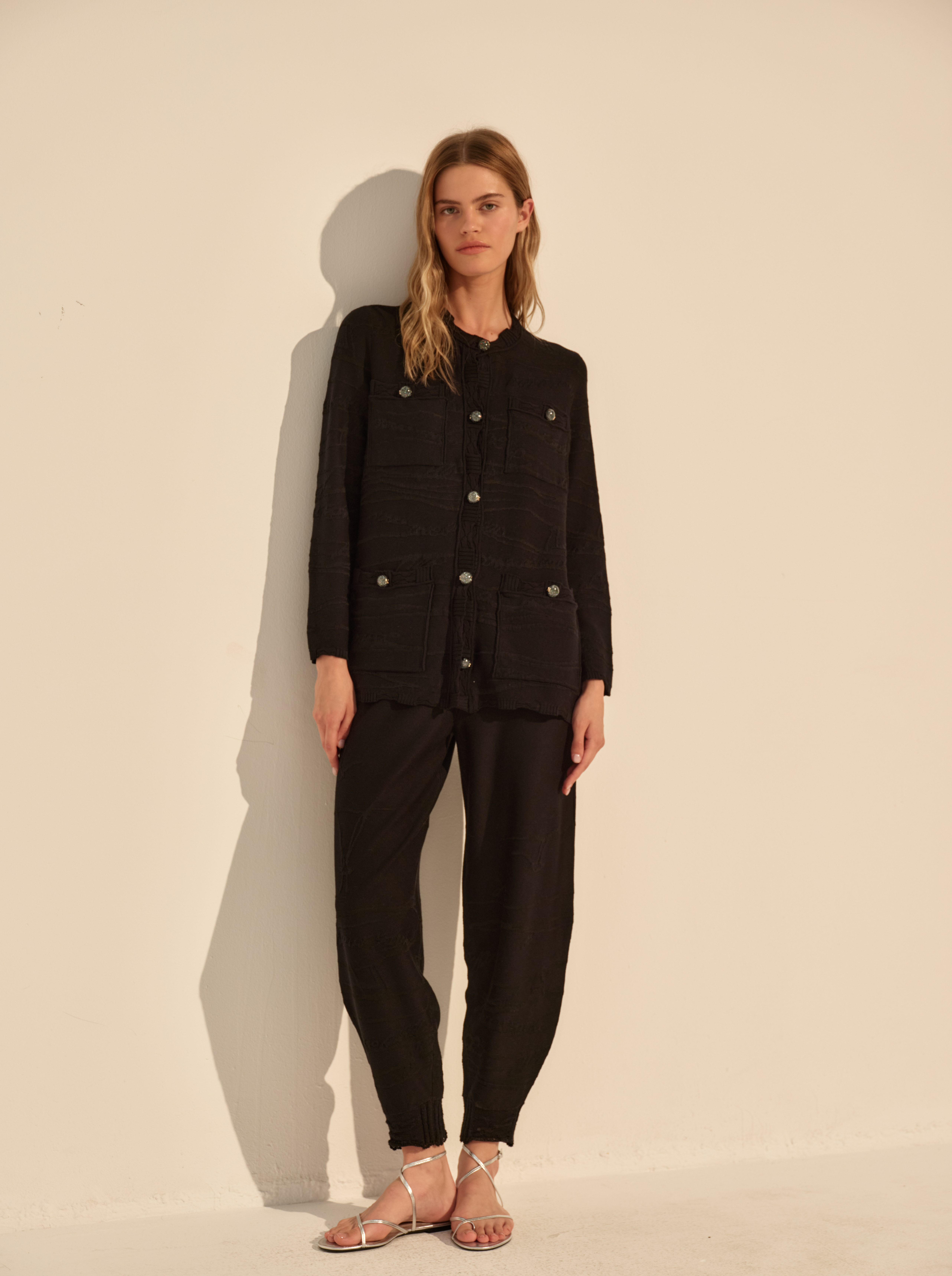 Женские чёрные брюки AND The Brand, зауженный силуэт, хлопок и вискоза, фото 2