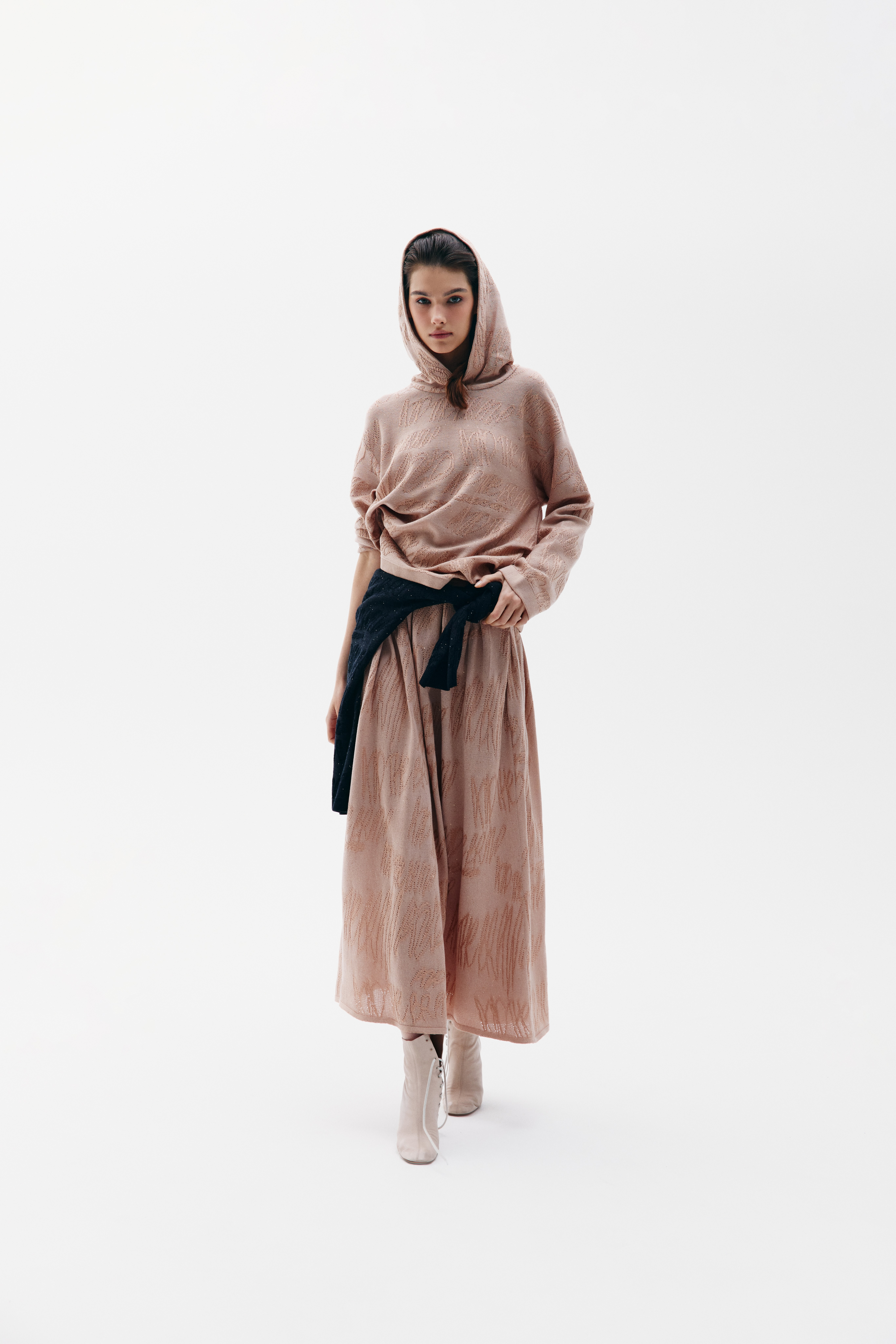 Джемпер с капюшоном, фото 2 Джемпер с капюшоном, фото 2